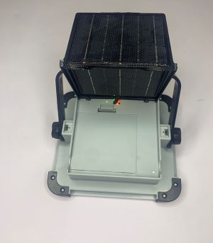 چراغ پروژکتور خورشیدی مدل SOLAR OUTDOOR LIGHT با پاوربانک - تصویر 5